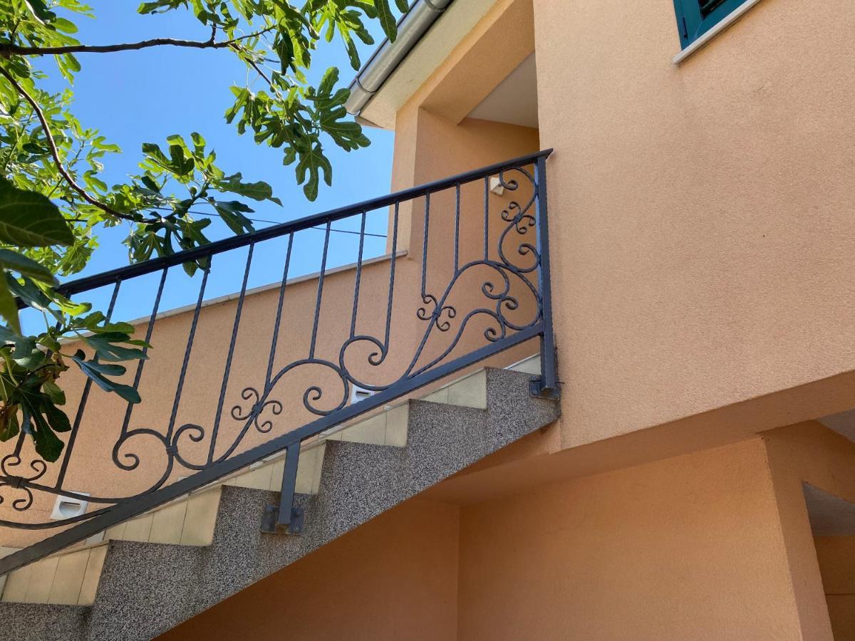 Guest House Lorenta Vodice Exterior foto